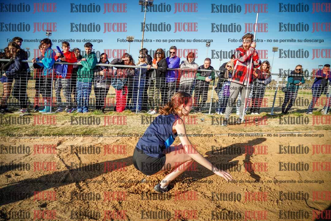 Fotos del salto en largo de mujeres