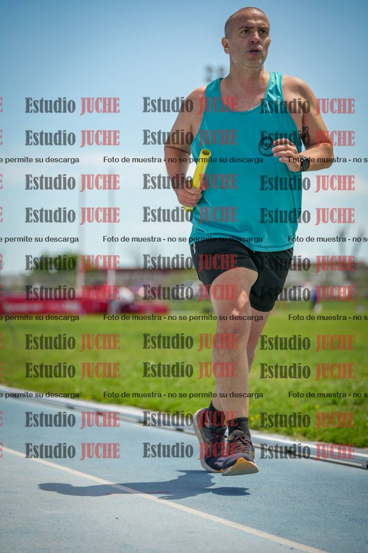 Fotos durante el transcurso de los relevos 20' para running teams - serie 1