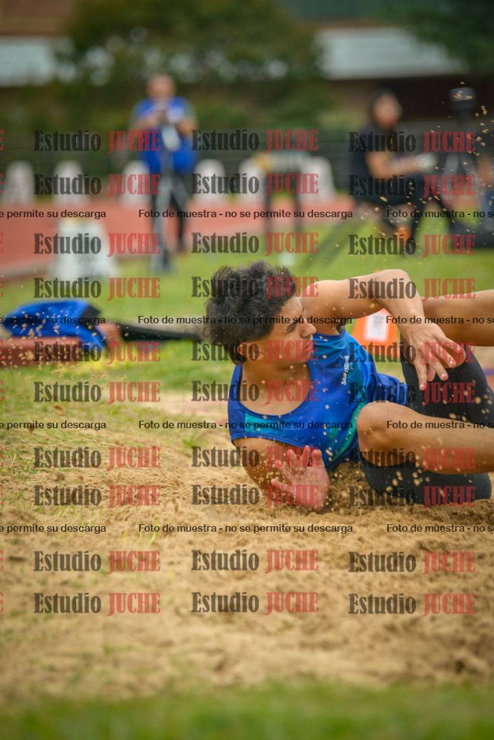 Fotos del salto en largo de varones - mayores
