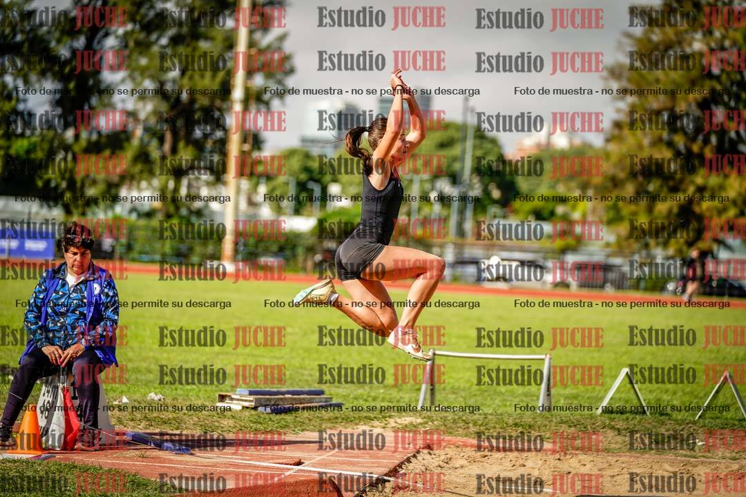 Fotos del salto en largo de mujeres