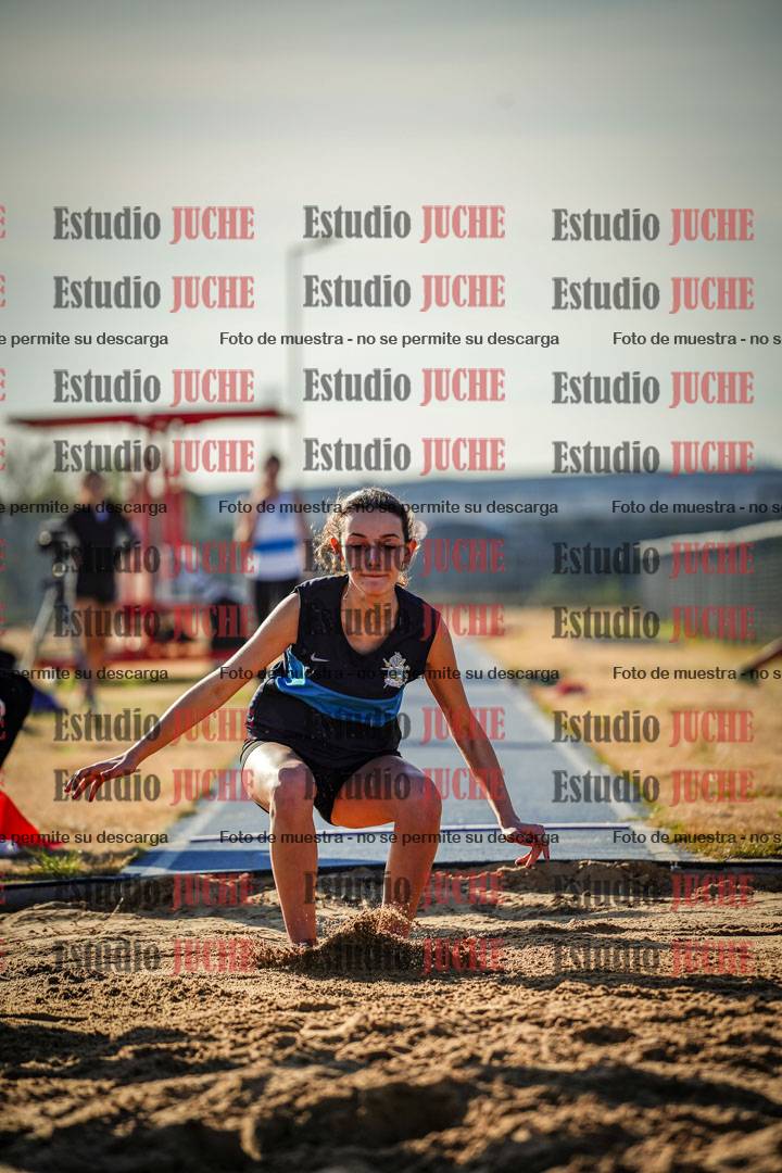 Fotos del salto en largo de mujeres