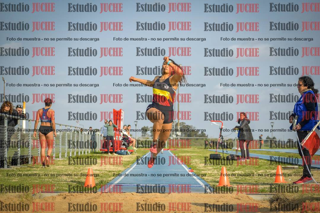 Fotos del salto en largo de mujeres - mayores
