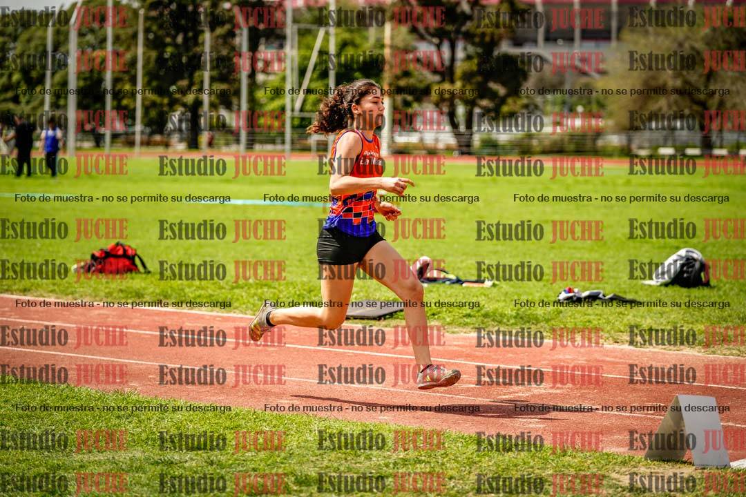 Fotos del salto en largo de mujeres