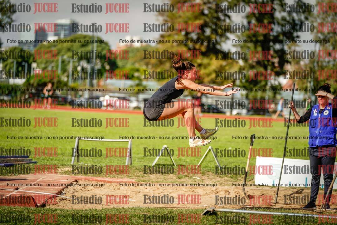Fotos del salto en largo de mujeres