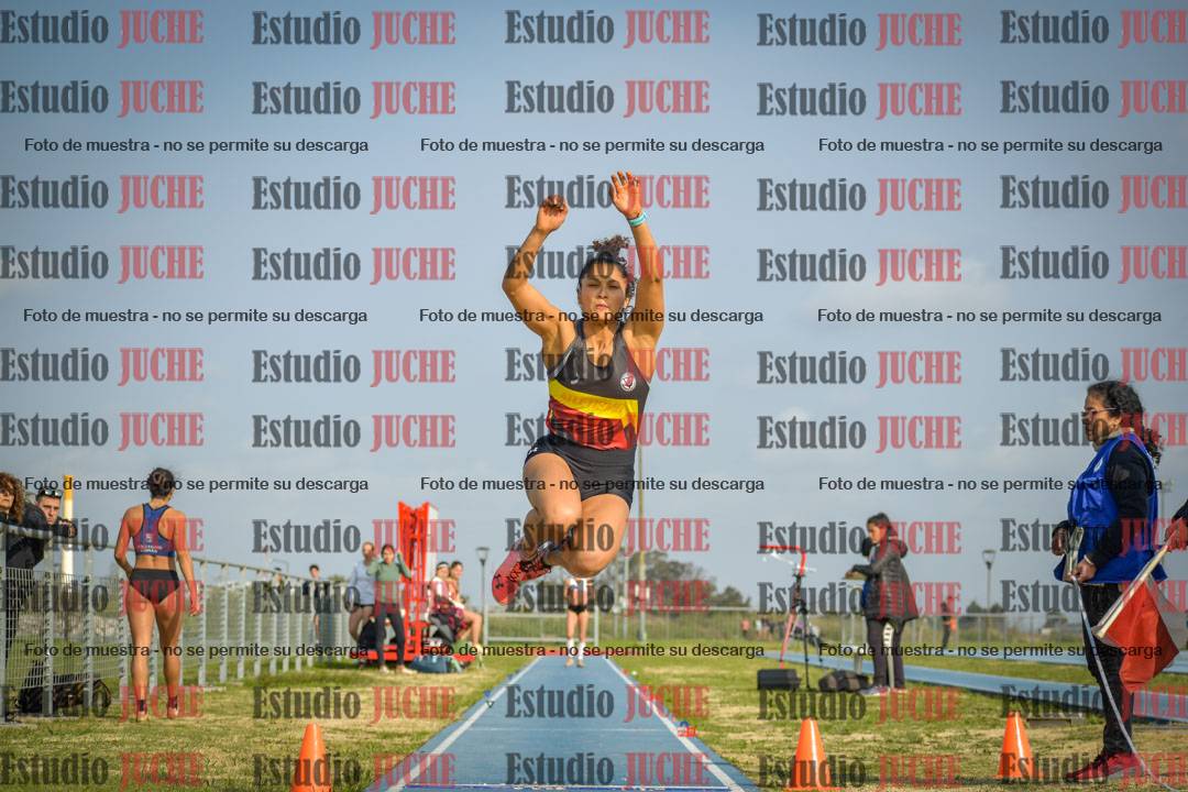 Fotos del salto en largo de mujeres - mayores