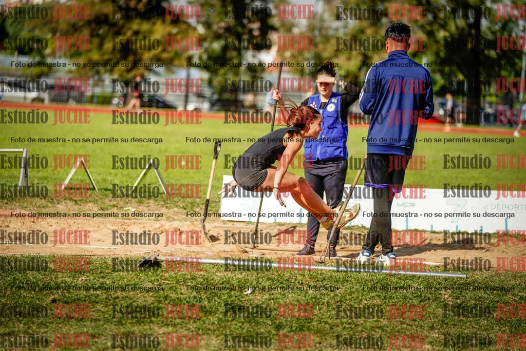 Fotos del salto en largo de mujeres