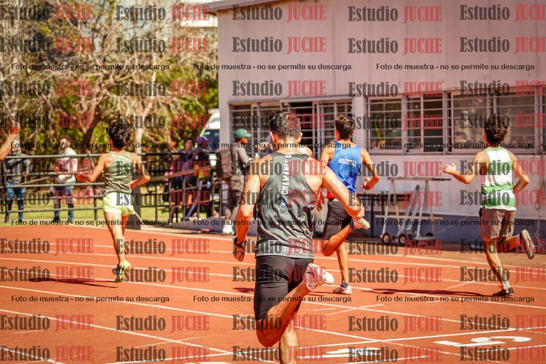 Fotos de los 400 m llanos de varones