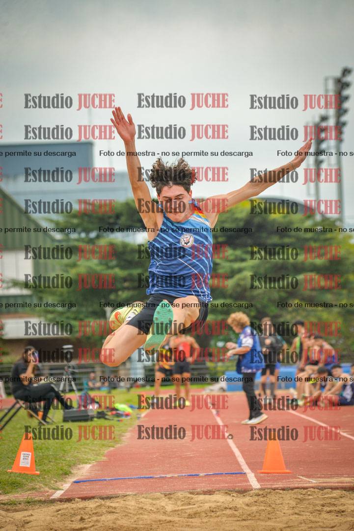 Fotos del salto en largo de varones - mayores