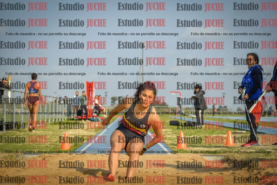 Fotos del salto en largo de mujeres - mayores