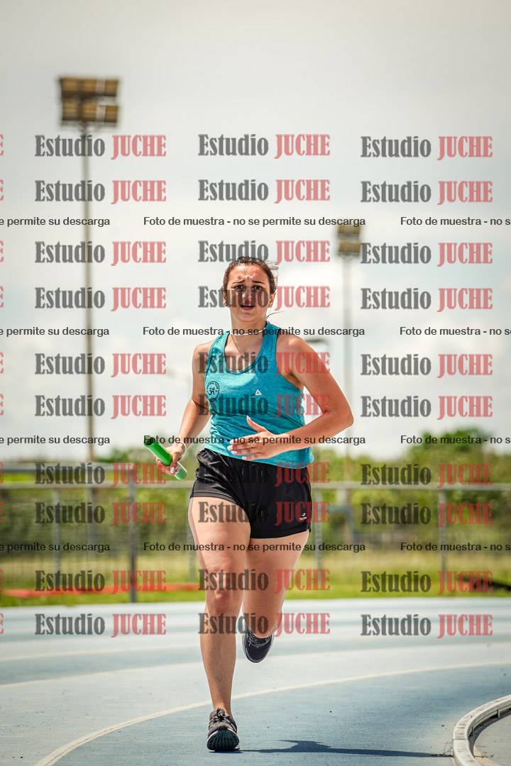 Fotos durante el transcurso de los relevos 20' para running teams - serie 1