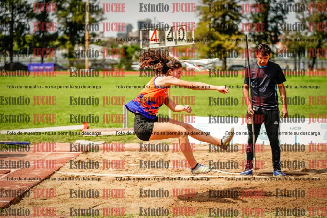 Fotos del salto en largo de mujeres