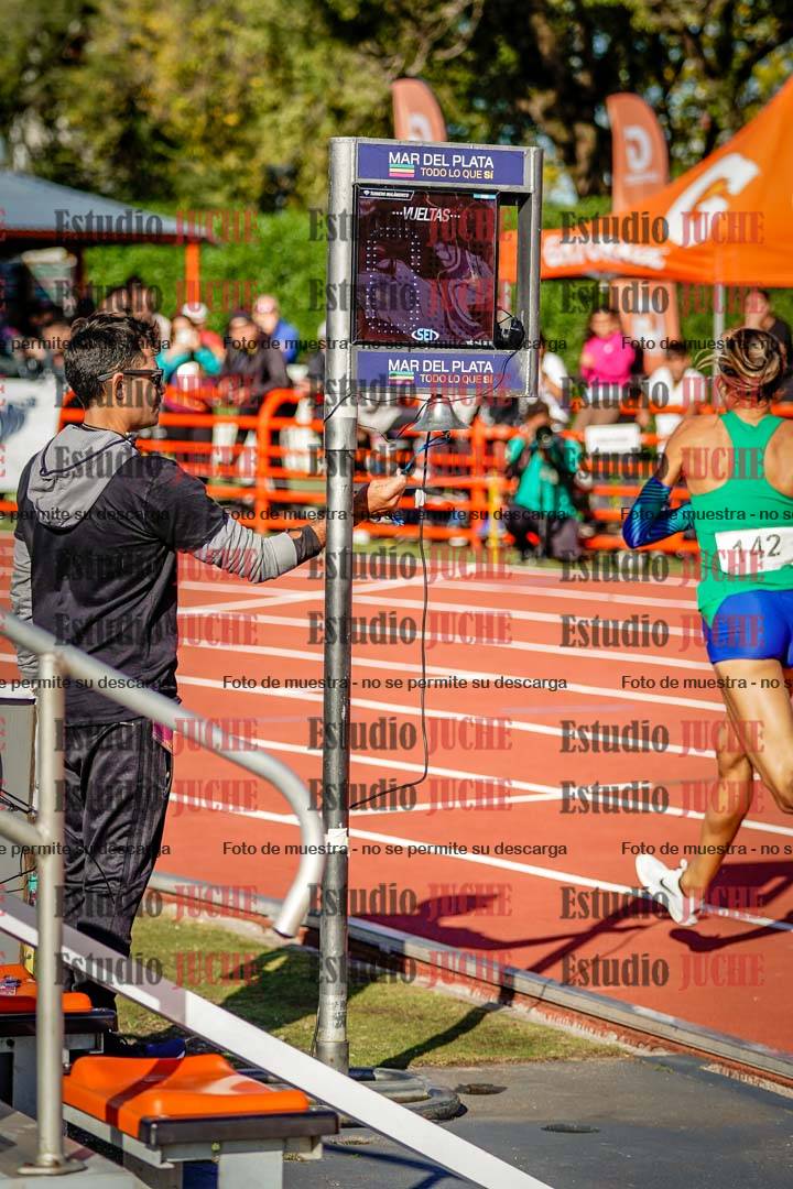 Fotos de algunos extras y podios del día 2