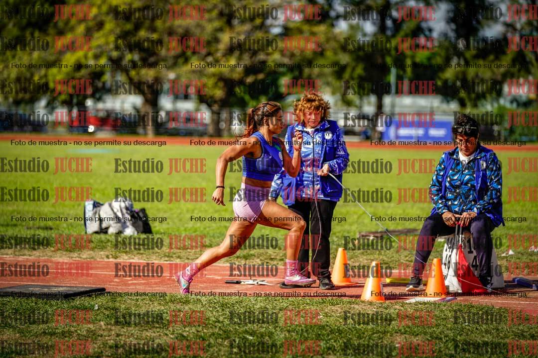 Fotos del salto en largo de mujeres