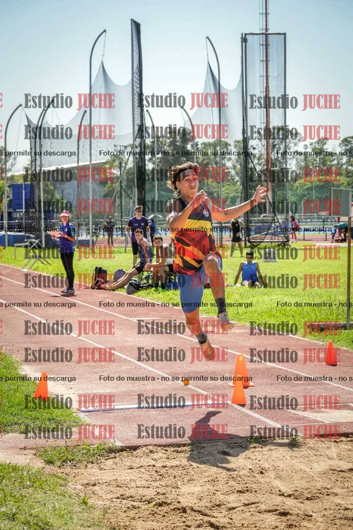 Fotos del salto en largo de varones