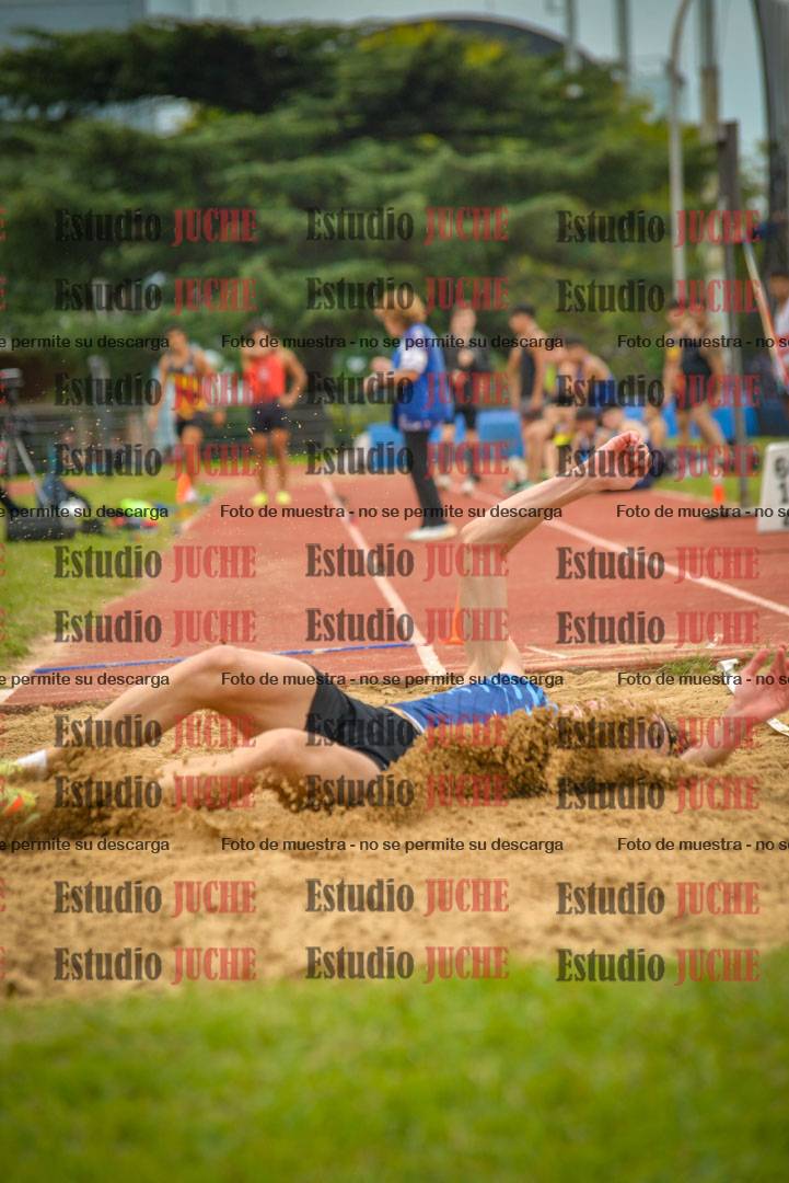 Fotos del salto en largo de varones - mayores