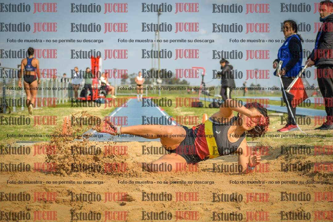 Fotos del salto en largo de mujeres - mayores