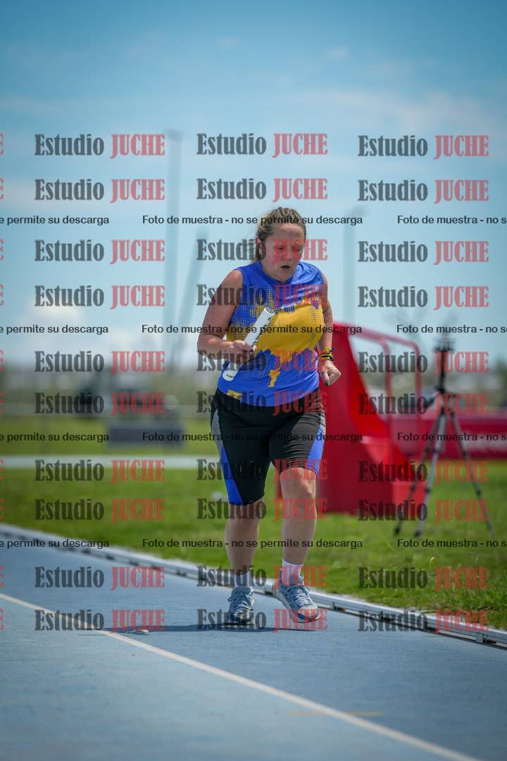 Fotos durante el transcurso de los relevos 20' para running teams - serie 1