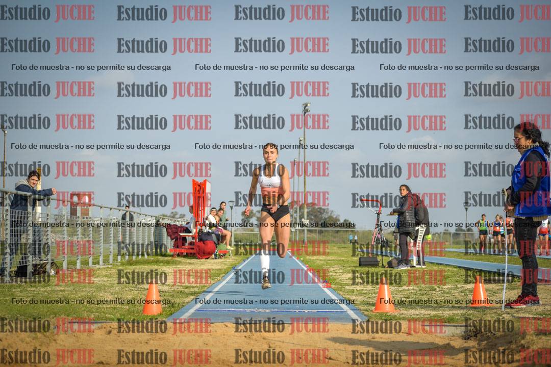 Fotos del salto en largo de mujeres - mayores