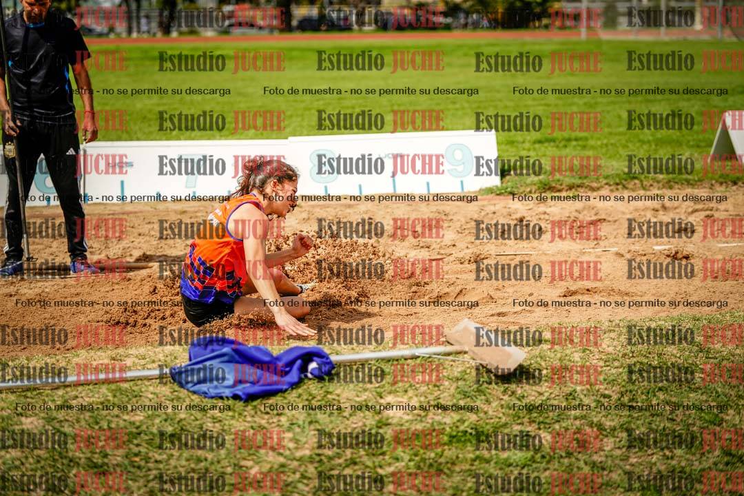 Fotos del salto en largo de mujeres