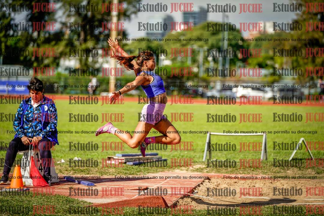 Fotos del salto en largo de mujeres