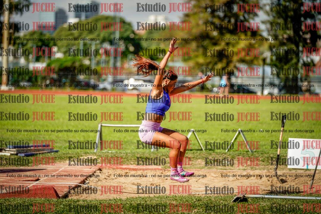 Fotos del salto en largo de mujeres