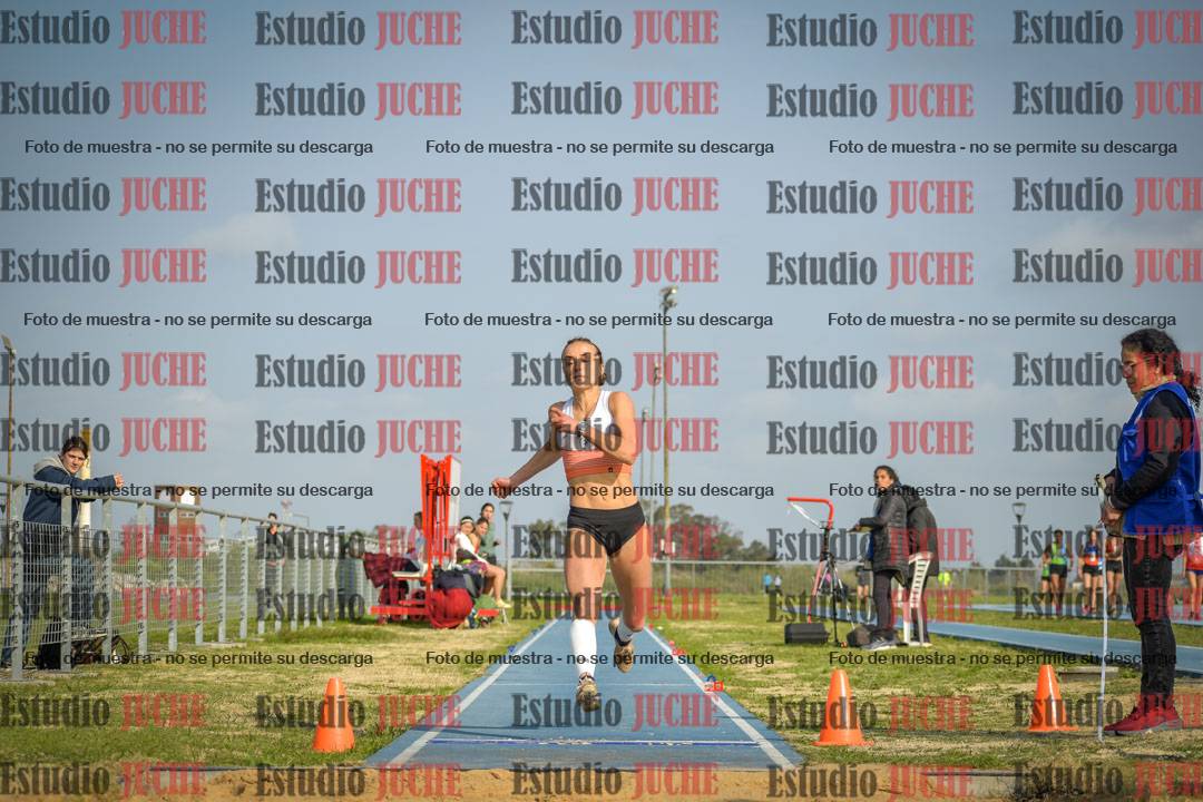 Fotos del salto en largo de mujeres - mayores