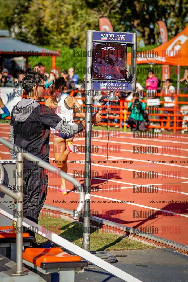 Fotos de algunos extras y podios del día 2