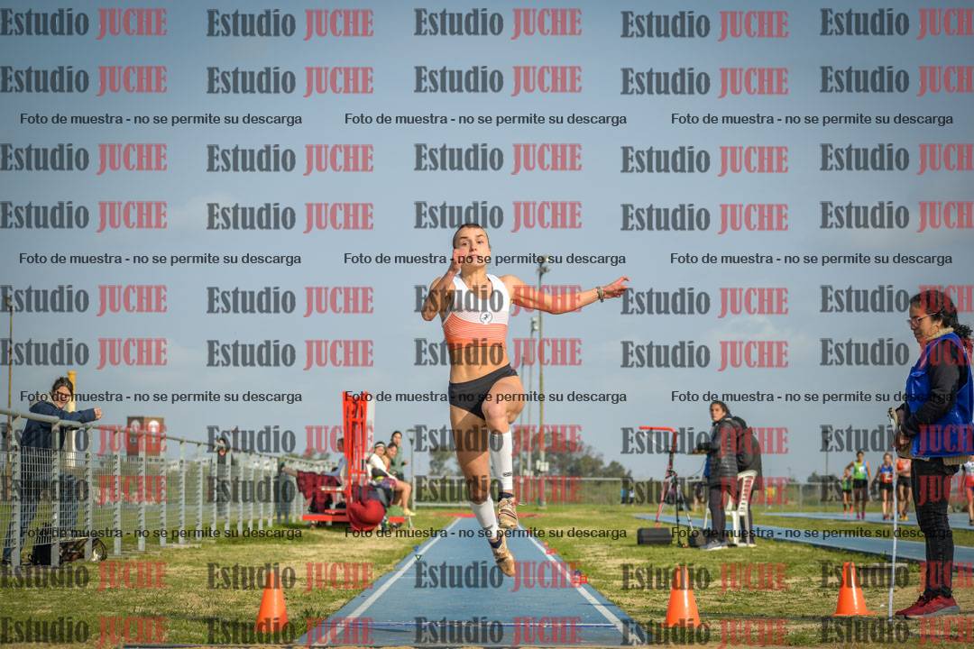 Fotos del salto en largo de mujeres - mayores