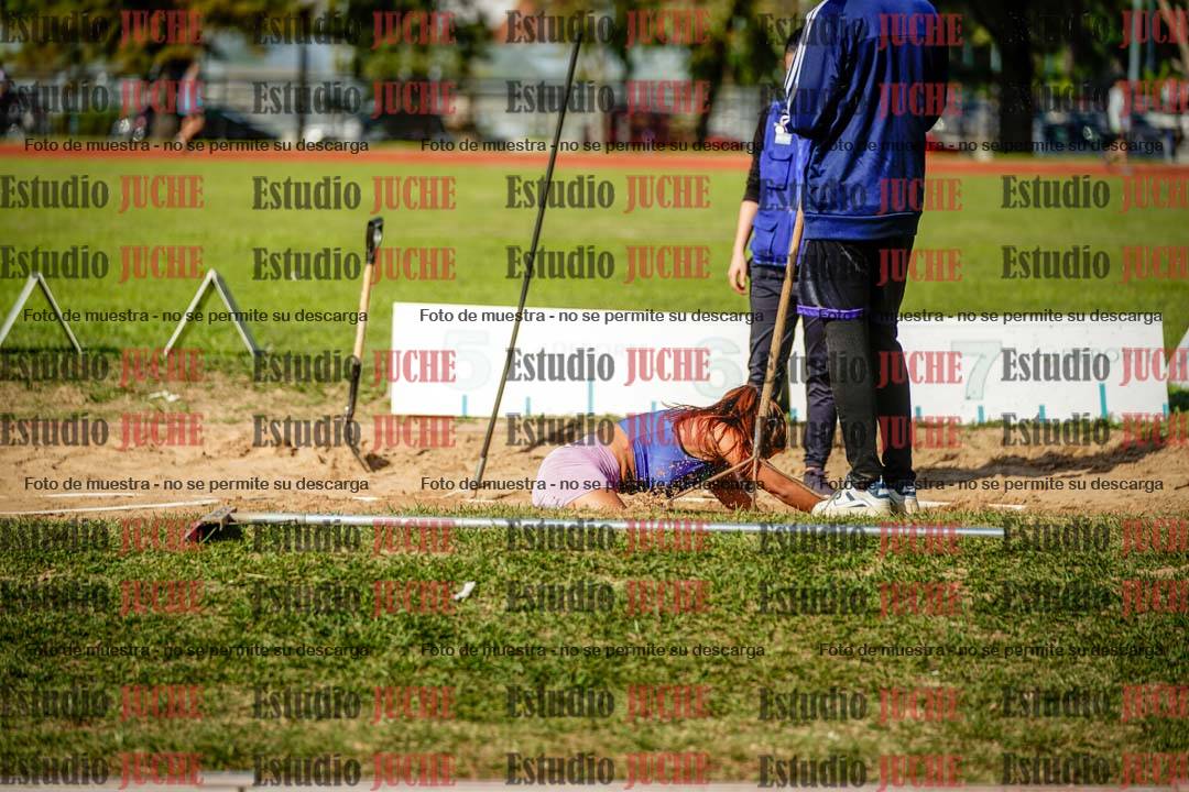Fotos del salto en largo de mujeres