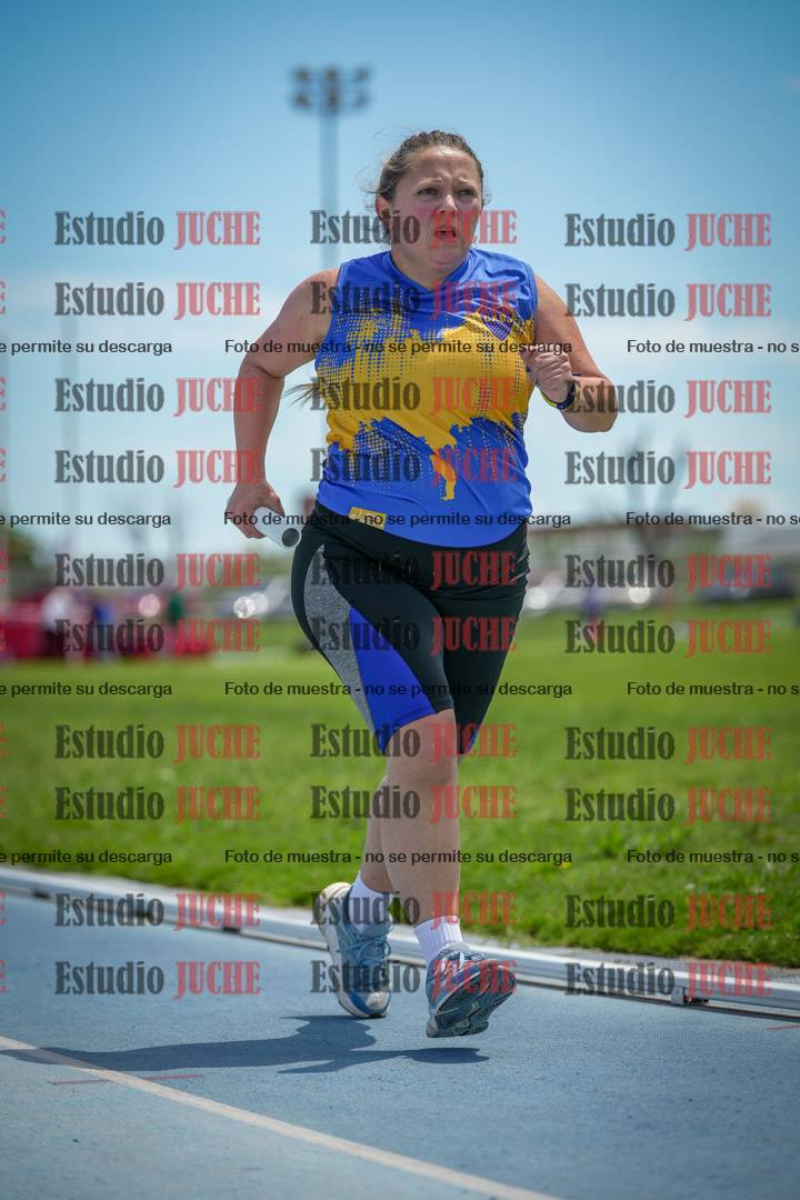 Fotos durante el transcurso de los relevos 20' para running teams - serie 1