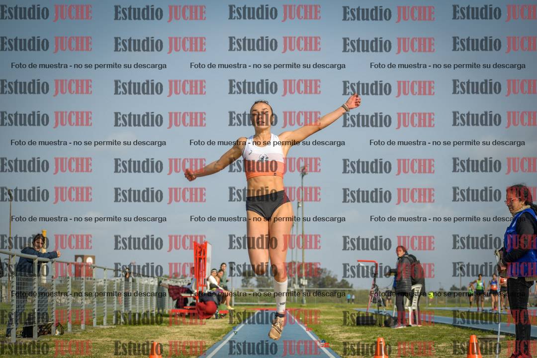 Fotos del salto en largo de mujeres - mayores