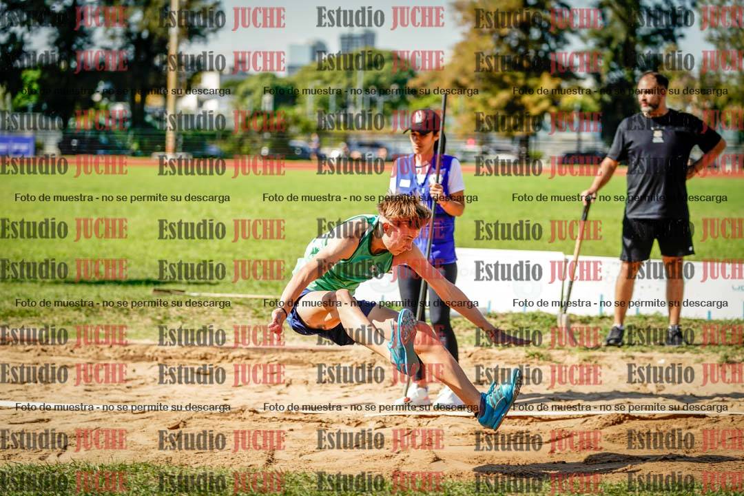 Fotos del salto en largo de varones