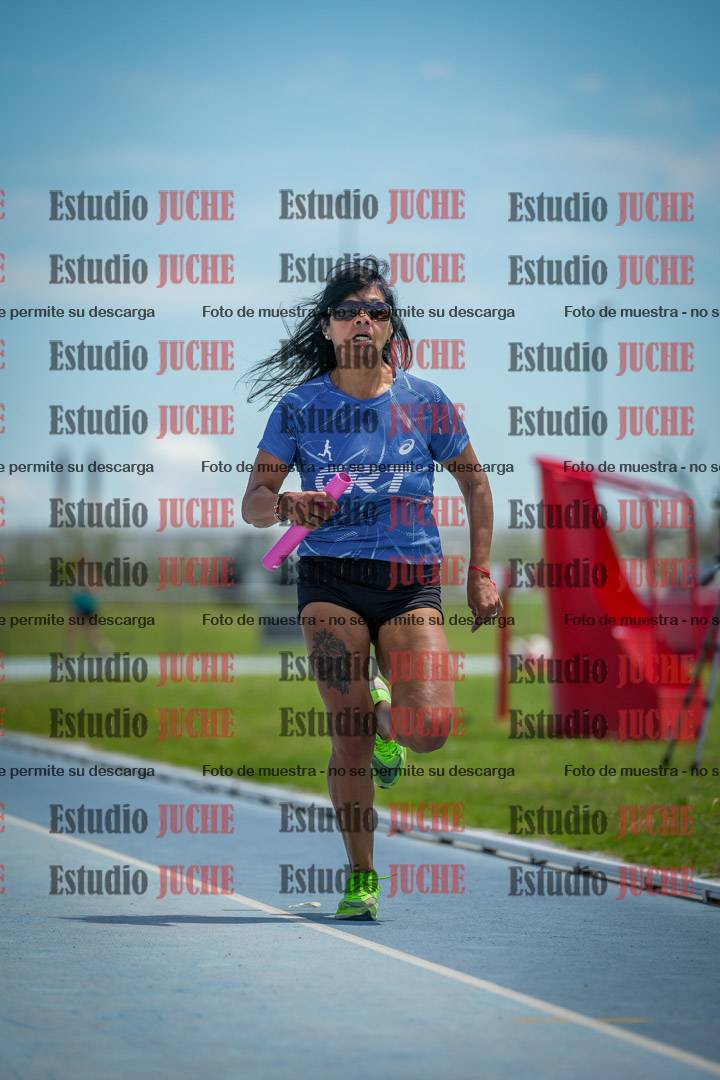 Fotos durante el transcurso de los relevos 20' para running teams - serie 1