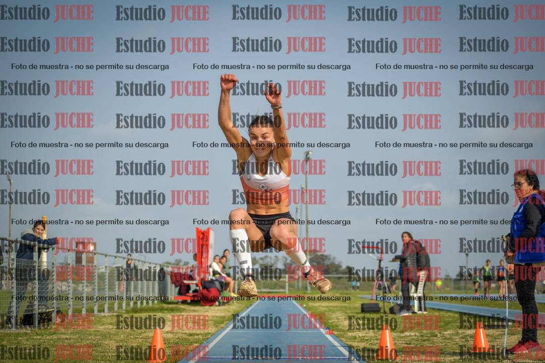 Fotos del salto en largo de mujeres - mayores