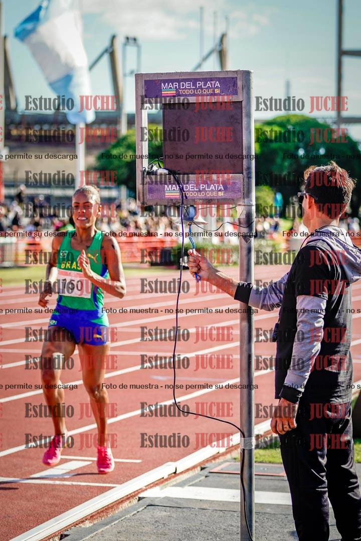 Fotos de algunos extras y podios del día 2