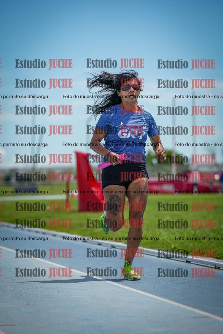 Fotos durante el transcurso de los relevos 20' para running teams - serie 1