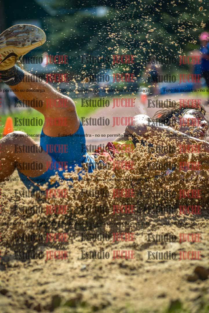 Fotos del salto en largo de varones