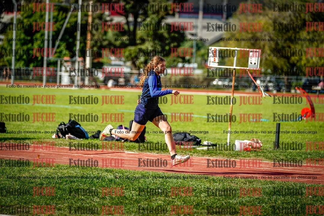 Fotos del salto en largo de mujeres