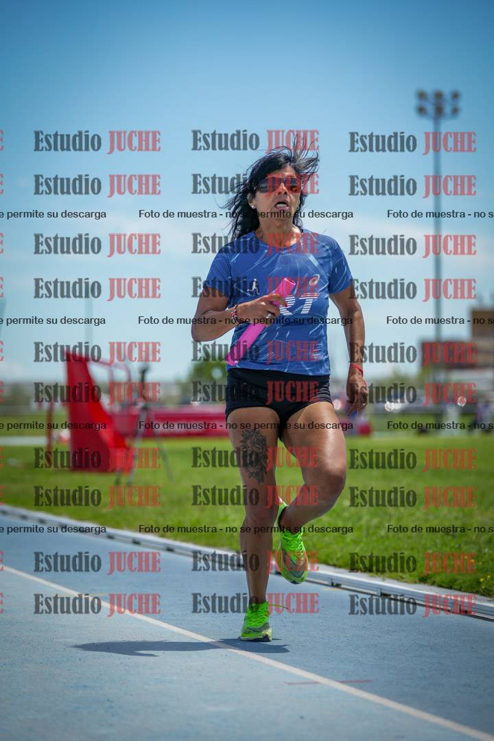 Fotos durante el transcurso de los relevos 20' para running teams - serie 1