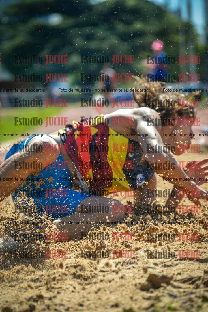 Fotos del salto en largo de varones
