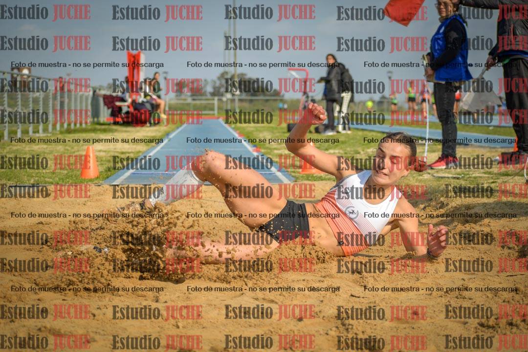 Fotos del salto en largo de mujeres - mayores