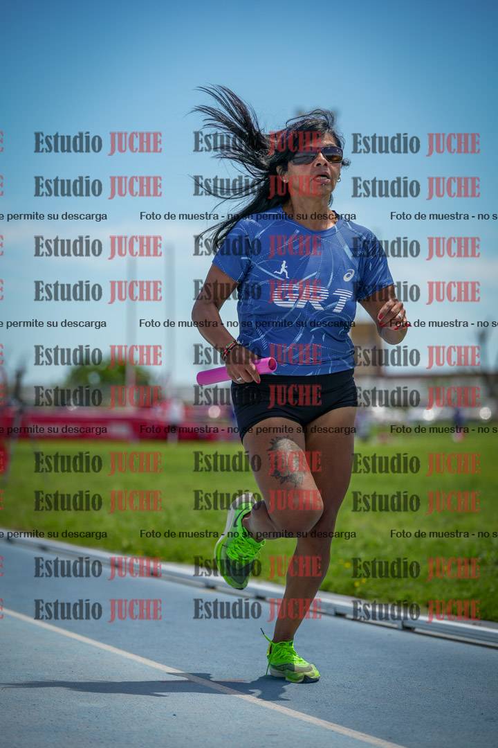 Fotos durante el transcurso de los relevos 20' para running teams - serie 1
