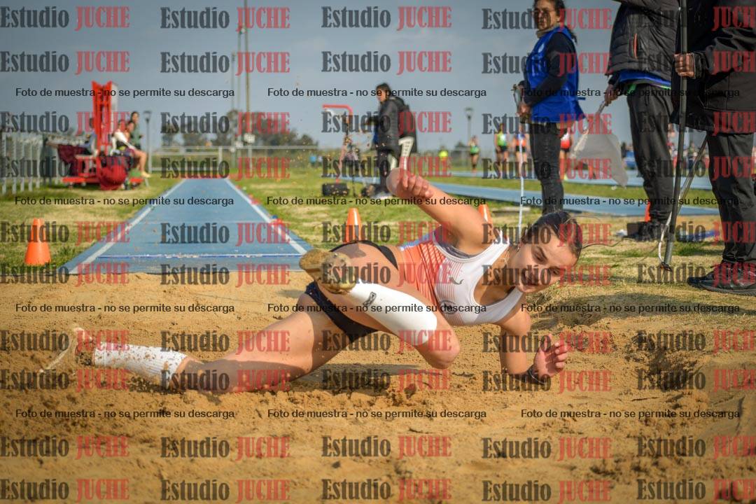 Fotos del salto en largo de mujeres - mayores