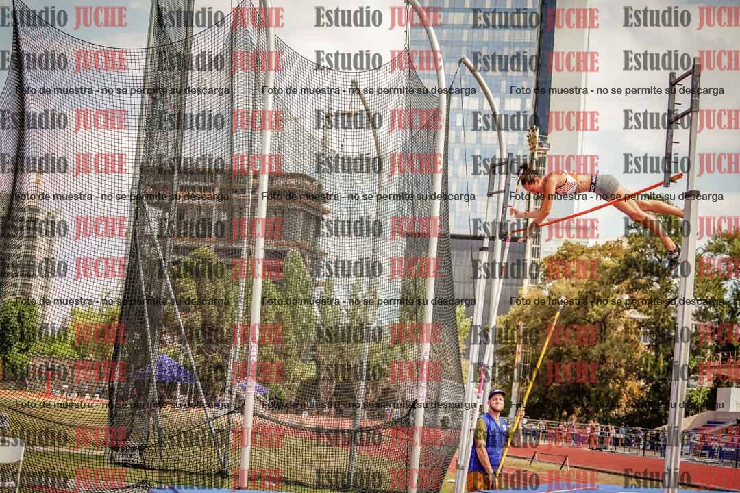 Fotos del salto con garrocha de mujeres y varones