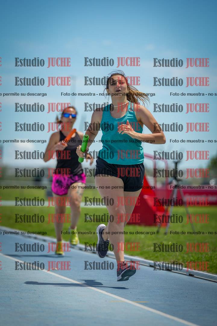 Fotos durante el transcurso de los relevos 20' para running teams - serie 1
