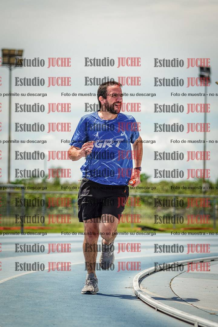 Fotos durante el transcurso de los relevos 20' para running teams - serie 1