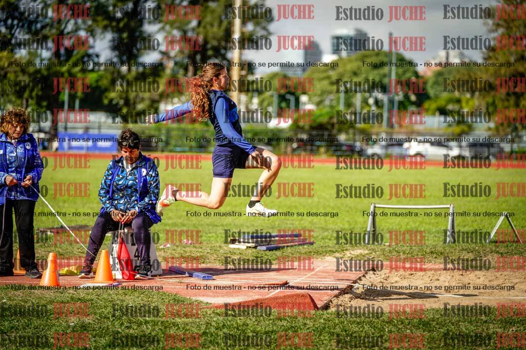 Fotos del salto en largo de mujeres