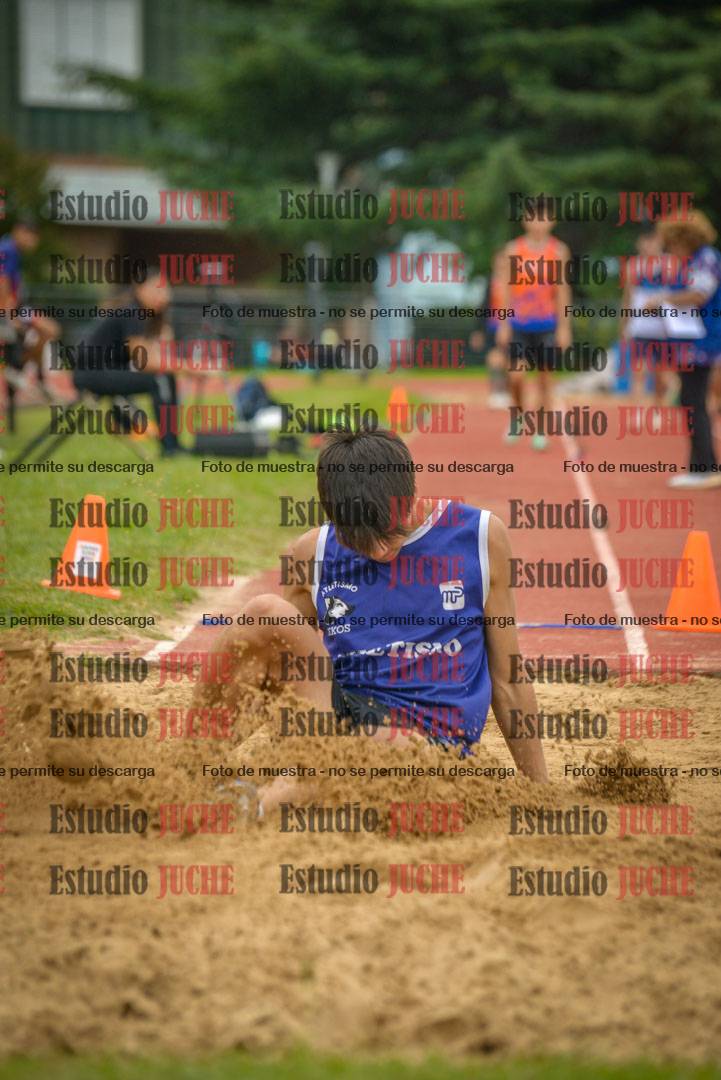 Fotos del salto en largo de varones - mayores