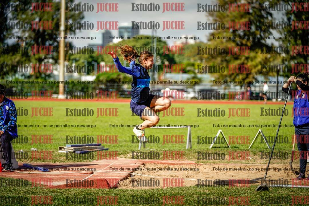 Fotos del salto en largo de mujeres