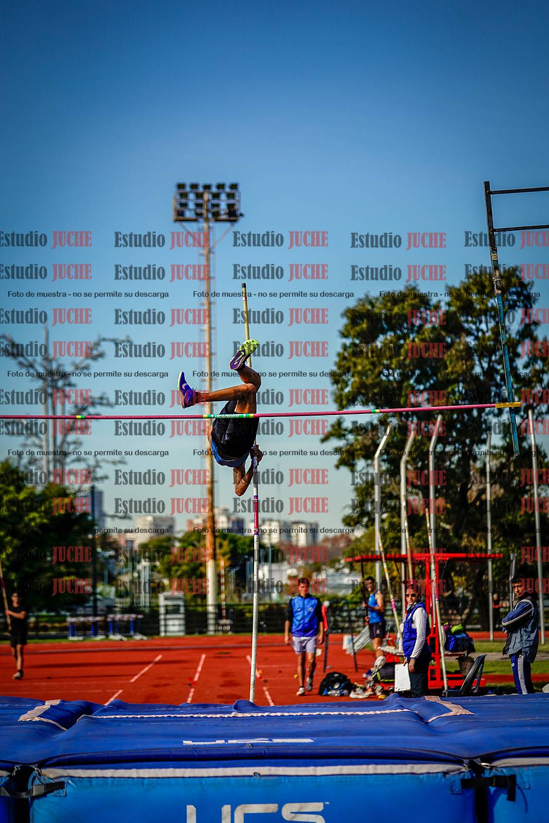 Fotos del salto con garrocha de varones - decatlón 8